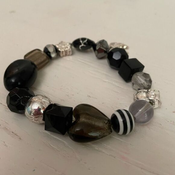 8” Silver tone beaded stretch bracelet w/quartz like, glass, and acrylic beads - Picture 1 of 11